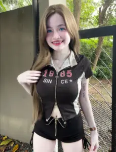 น้องแองจี้ 19 น้องแองจี้ เสื้อดำและกางเกงขาสั้น