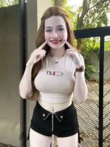 น้องแองจี้ 23 น้องแองจี้ เสื้อสีครีมข้างรั้ว